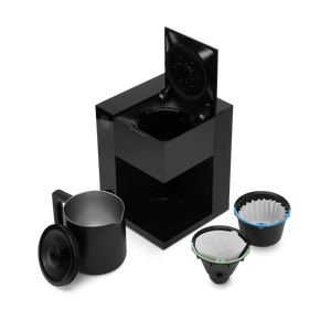 Cafetera negra para preparación manual con precisión, con accesorios para filtro y jarra, parte de Novedades, EspressoGear, todo sobre café.