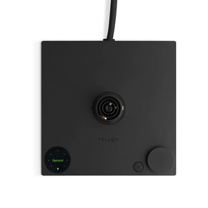 Unidad base negra para hervidor eléctrico con botón de control y pantalla digital, parte de EspressoGear, todo sobre café.