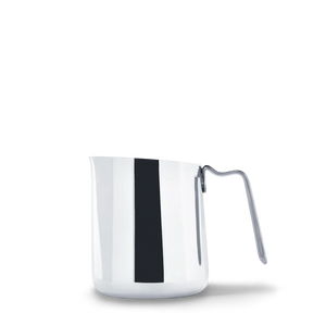 Jarra de leche pulida de acero inoxidable para vertido preciso, parte de Accesorios de Espresso y Jarra de leche, todo sobre café.