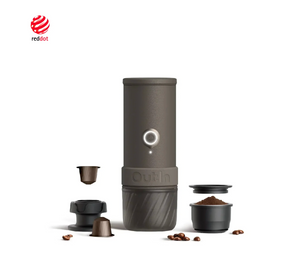 Cafetera espresso portátil en verde cañón con cápsulas, café molido y accesorios, de las últimas novedades y cafeteras portátiles.