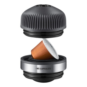 Adaptador en negro y acero para cápsulas Nespresso OriginalLine, accesorios de espresso de Wacaco y EspressoGear.